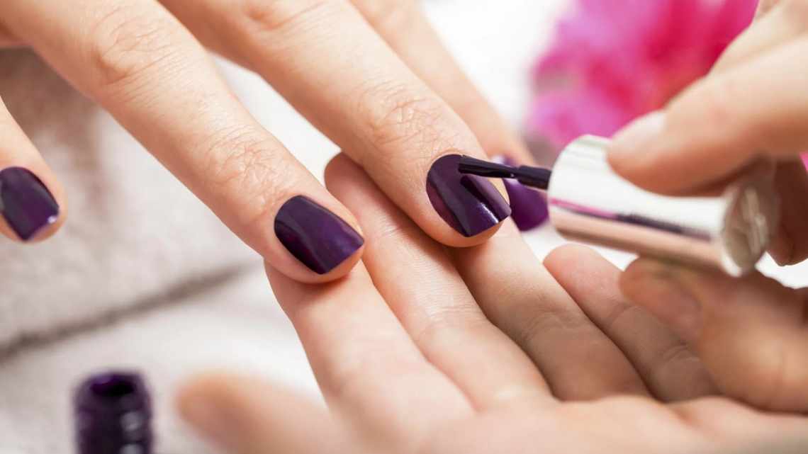 Когда и зачем женщины начали красить ногти