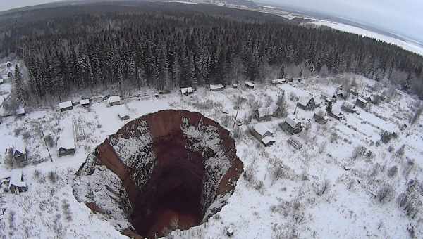В парке ""Сибирские увалы"" (Нижневартовский район) обнаружены странные дыры в земле.
